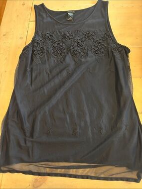 Ann Taylor Navy Sleeveless Lace Yoke Shell tank top size XL